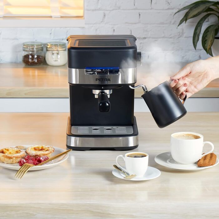 Кавоварка Petra Barista Pro 1,5 л, ріжкова з капучинатором, для еспресо і капучино, 15 бар, 850 Вт
