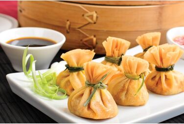 Шумівка з неіржавної сталі з дерев'яною ручкою Helen's Asian Kitchen, 17,8 см – сітчаста ложка для смаження та варіння великих порцій
