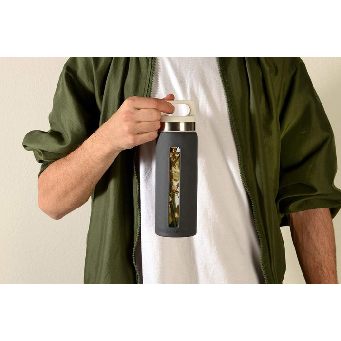 SIGG Dream пляшка для води 0.65 л, скляна, термостійка, герметична, з силіконовим чохлом, без шкідливих домішок