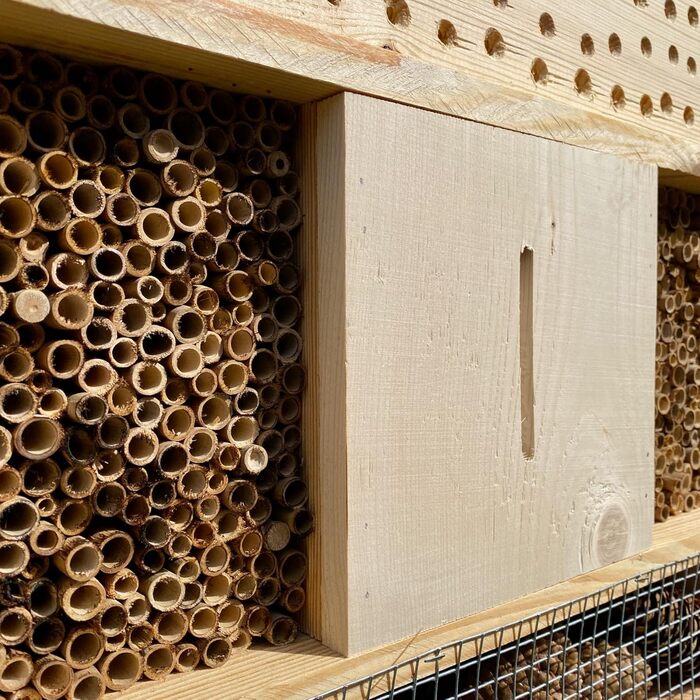 Інсектотель GARTENETAGE XXL – масивний будиночок для комах та бджіл, натуральне дерево, готель для комах з опорами, будиночок для сонечок і метеликів, допомога у гніздуванні та захист видів