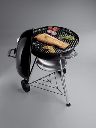Вугільний гриль Weber Compact Kettle 57 см, порцелянове емалювання, кришка і котел, тринога з колесами, хромована решітка, чорний