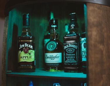 Дерев'яний бар-винний стелаж CREATIVE COOPER Fass Bar LED RGB з тримачем для вина, винний шафа-бочонок 80x50 см, темно-коричневий, для дому, декор у стилі рустик