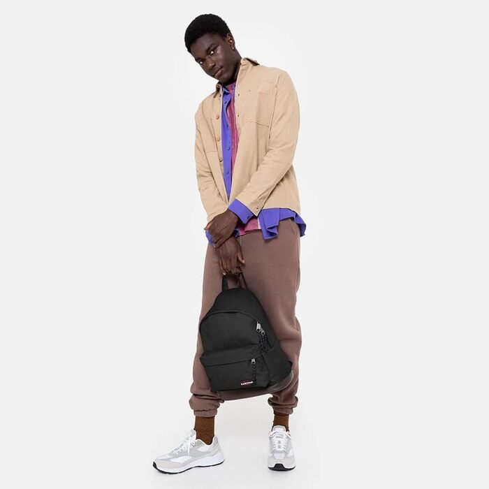 Рюкзак Eastpak WYOMING 24 л – міський рюкзак для ноутбука, чорний